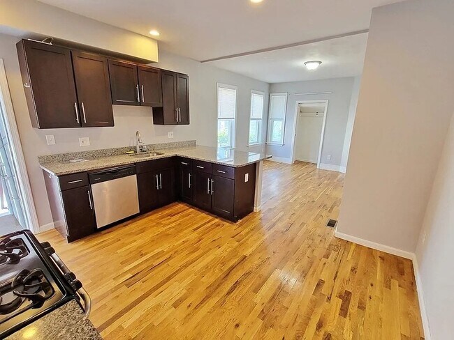 39 Pinckney St, Unit 1 in Somerville, MA - Building Photo - Building Photo