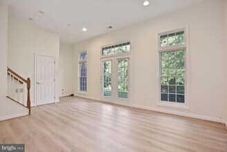 1614 Leeds Castle Dr in Vienna, VA - Building Photo - Building Photo