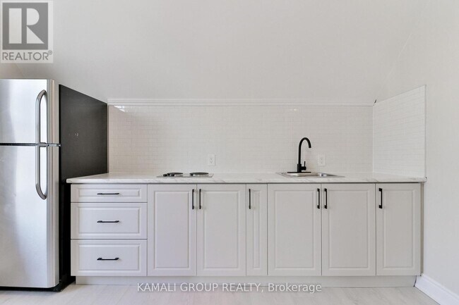 93 McMillan Dr in Oshawa, ON - Building Photo - Building Photo