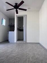 814 W 147th St, Unit Side in Gardena, CA - Building Photo - Building Photo