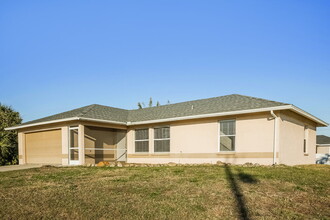 2123 NE 4th Pl in Cape Coral, FL - Building Photo - Building Photo