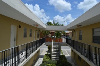 Cordero Apartments in Hialeah, FL - Foto de edificio - Building Photo