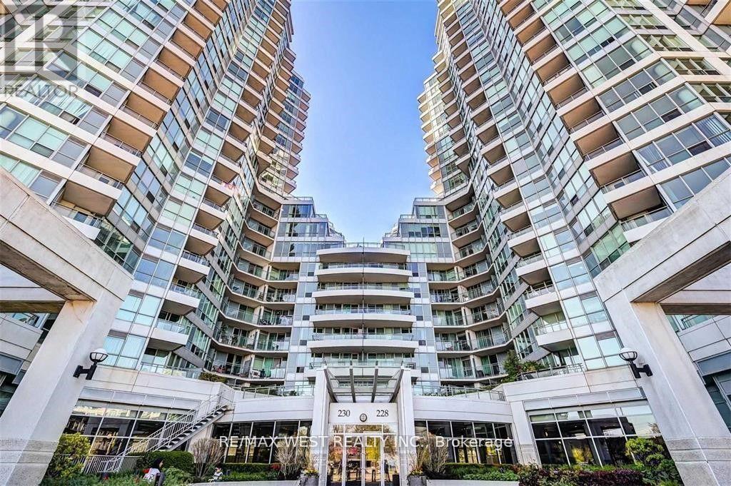 230-2230 Queens Quay W in Toronto, ON - Building Photo