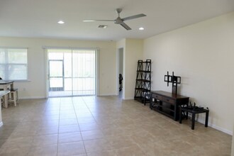15201 Torino Ln in Ft. Myers, FL - Foto de edificio - Building Photo
