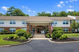 CREEKSIDE SENIOR APARTMENTS in Nicholasville, KY - Foto de edificio - Building Photo