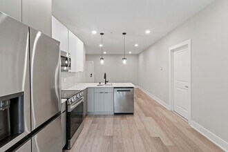 2625 W Jefferson St, Unit 402 in Philadelphia, PA - Building Photo - Building Photo