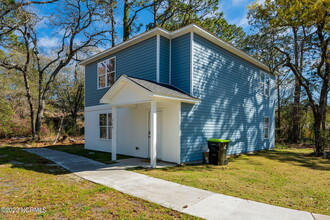 236 Jordan Ln in Wilmington, NC - Foto de edificio - Building Photo