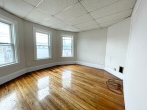 32 Harbor View St, Unit 3T in Boston, MA - Building Photo - Building Photo