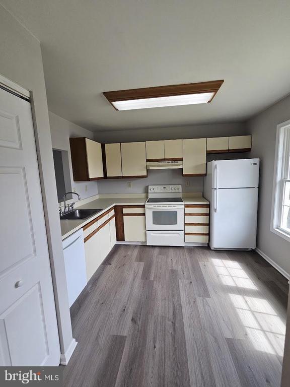 property at 33 Fieldstone Ct