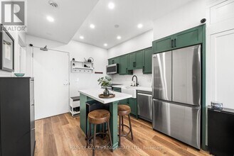 4 Elsinore Path in Toronto, ON - Building Photo - Building Photo