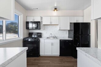735 E Ocean View Ave in Norfolk, VA - Building Photo - Building Photo
