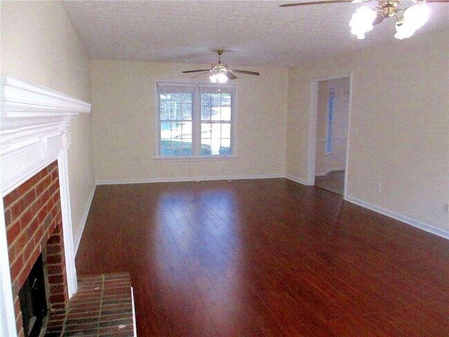 3040 Oak Meadow Dr in Snellville, GA - Building Photo - Building Photo