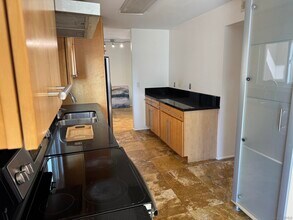 3582 Governor Dr in San Diego, CA - Building Photo - Building Photo