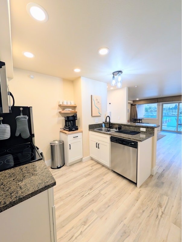 322 W Woodin Ave in Chelan, WA - Building Photo - Building Photo
