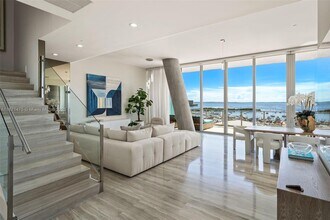 2675 S Bayshore Dr in Miami, FL - Building Photo - Building Photo