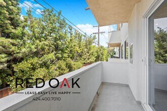 1489 S Canfield Ave, Unit 204 in Los Angeles, CA - Building Photo - Building Photo