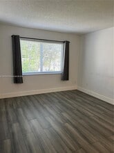 7840 Camino Real in Miami, FL - Foto de edificio - Building Photo