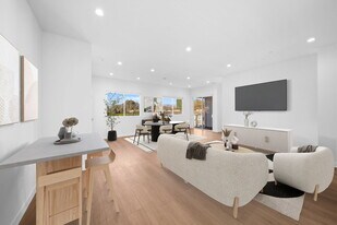 13846 Moorpark St, Unit 202 in Sherman Oaks, CA - Building Photo