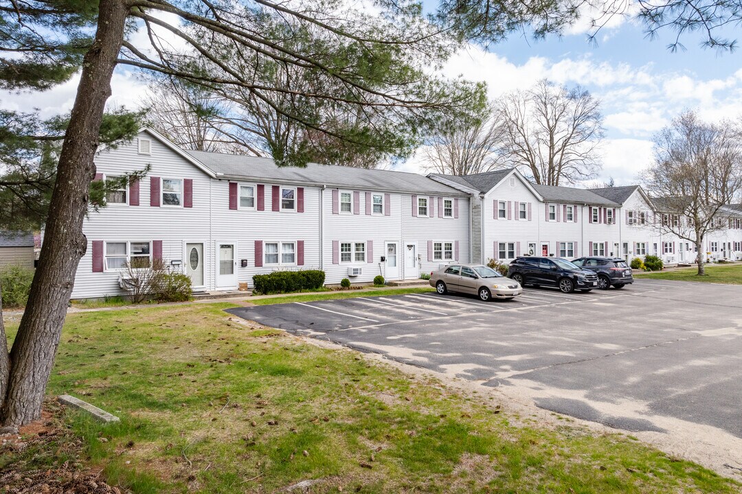 Chateau Ville Condominiums in Attleboro Falls, MA - Building Photo