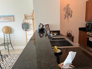 1300 Ponce de Leon Blvd in Coral Gables, FL - Foto de edificio - Building Photo