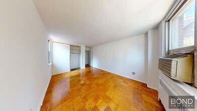 240 E 35th St in New York, NY - Building Photo - Building Photo