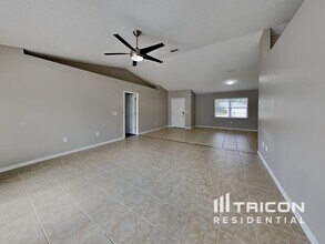 16 Burning Ember Ln in Palm Coast, FL - Building Photo - Building Photo