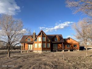 446 Becker Lake Rd in Springerville, AZ - Foto de edificio - Building Photo