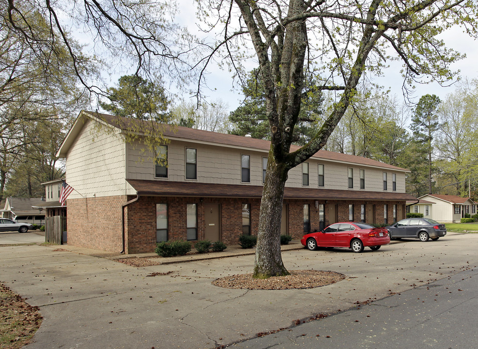 1623 Pine Dr in Jacksonville, AR - Foto de edificio