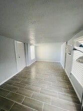 910 51st Ave W in Bradenton, FL - Foto de edificio - Building Photo