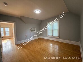 158 N Liberty St in Elgin, IL - Building Photo - Building Photo
