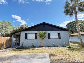 5800 Virginia Ave in New Port Richey, FL - Building Photo