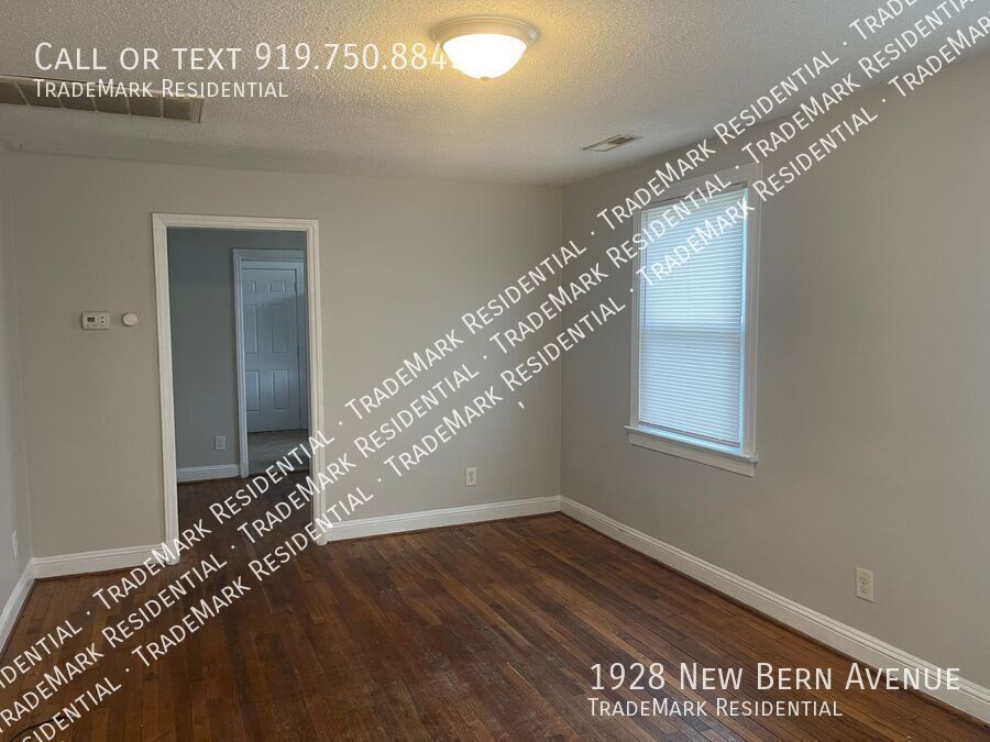 1928 New Bern Ave in Raleigh, NC - Foto de edificio