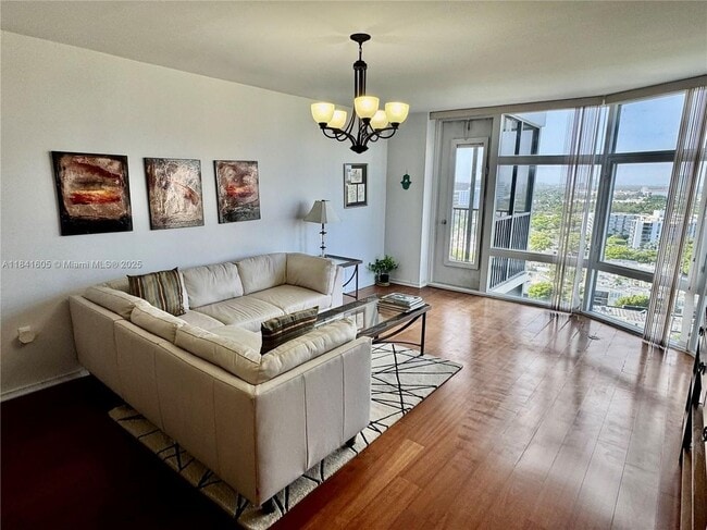 20100 W Country Club Dr in Aventura, FL - Building Photo - Building Photo
