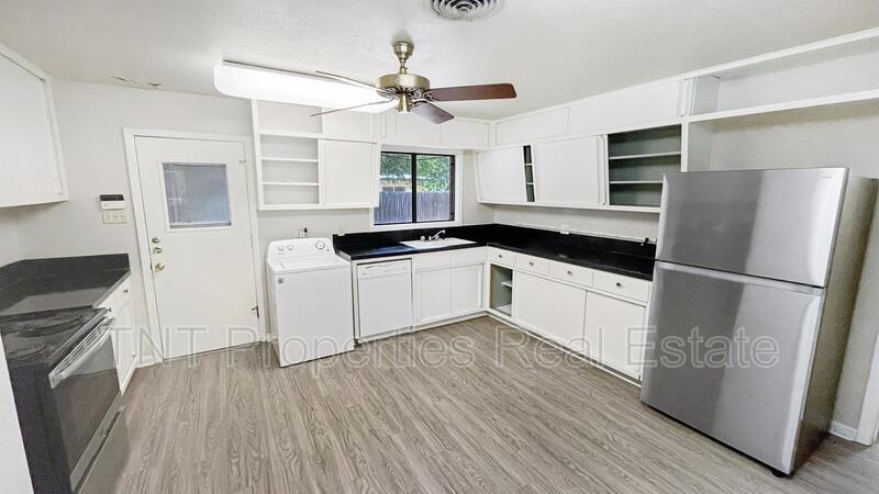 405 Glade St in College Station, TX - Building Photo
