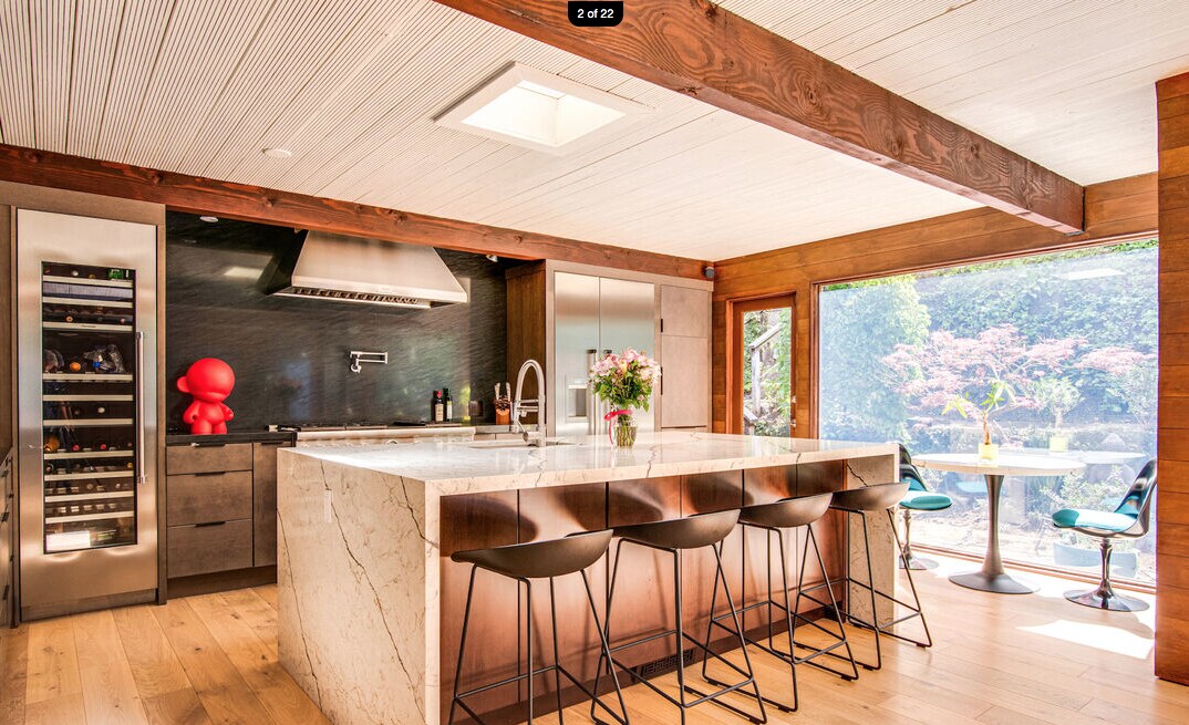 9624 Yoakum Dr in Beverly Hills, CA - Building Photo