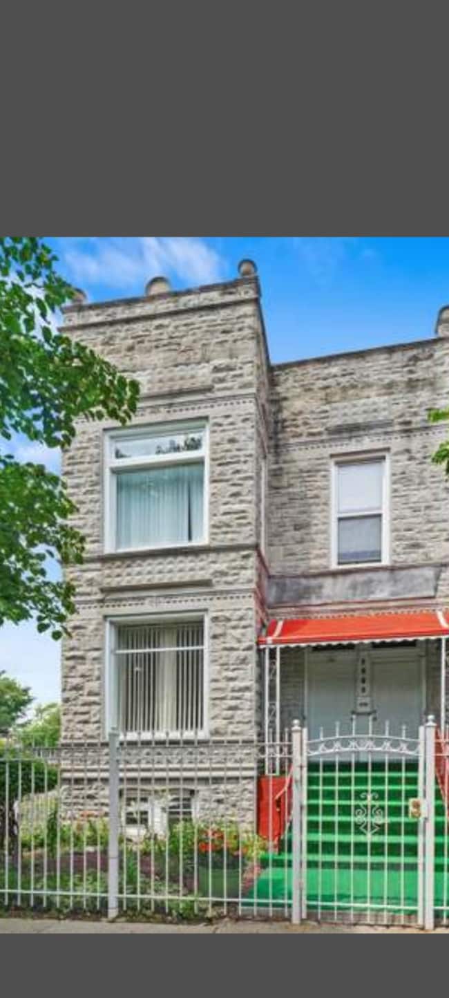 2818 W Wilcox St, Unit 2 in Chicago, IL - Foto de edificio - Building Photo