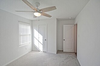 2441 Legends Crk in New Braunfels, TX - Foto de edificio - Building Photo