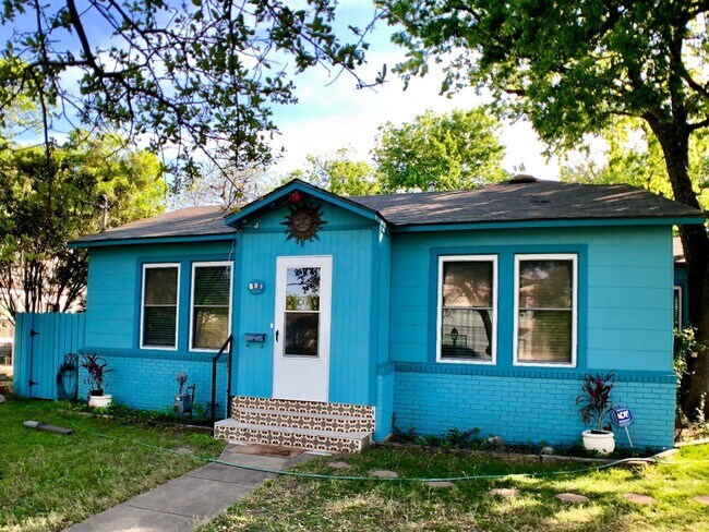 905 E 54th St in Austin, TX - Building Photo - Building Photo