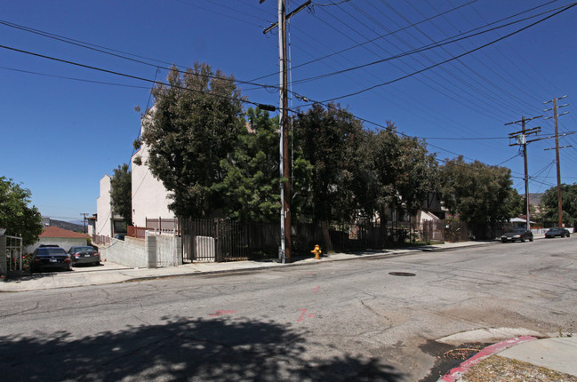 10135 Hillhaven Ave in Tujunga, CA - Building Photo - Building Photo