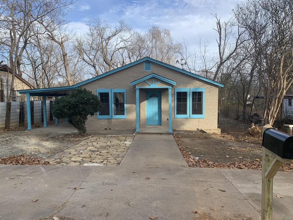 606 Noble St in Poteau, OK - Building Photo