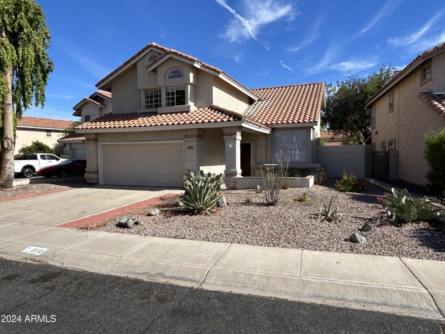 510 W Dennis Ct in Tempe, AZ - Foto de edificio - Building Photo