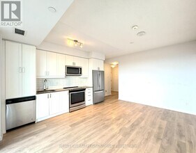 7895 Jane St in Vaughan, ON - Building Photo - Building Photo