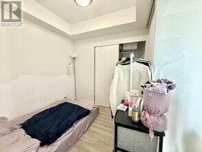 28 Wellesley St E in Toronto, ON - Building Photo - Building Photo