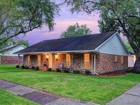 6031 Cerritos Dr in Houston, TX - Building Photo