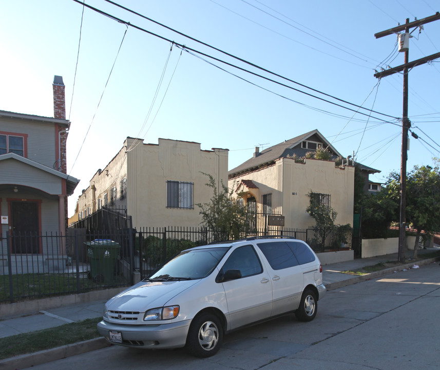 574 Kensington Rd in Los Angeles, CA - Building Photo