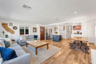 30473 Mulholland Hwy in Agoura Hills, CA - Building Photo - Building Photo