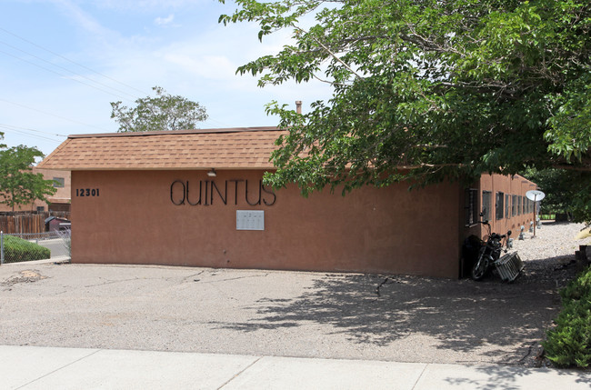 Quintas in Albuquerque, NM - Foto de edificio - Building Photo