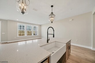 105 Iris Ct in Warren, NJ - Building Photo - Building Photo