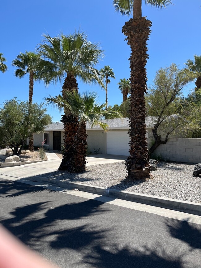 37932 Mountain Shadow Ln in Cathedral City, CA - Foto de edificio - Building Photo