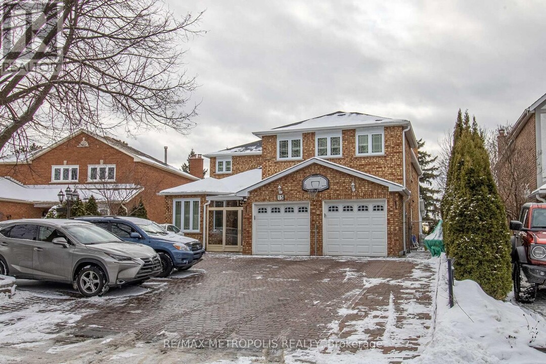 15 Havagal Crescent in Markham, ON - Building Photo